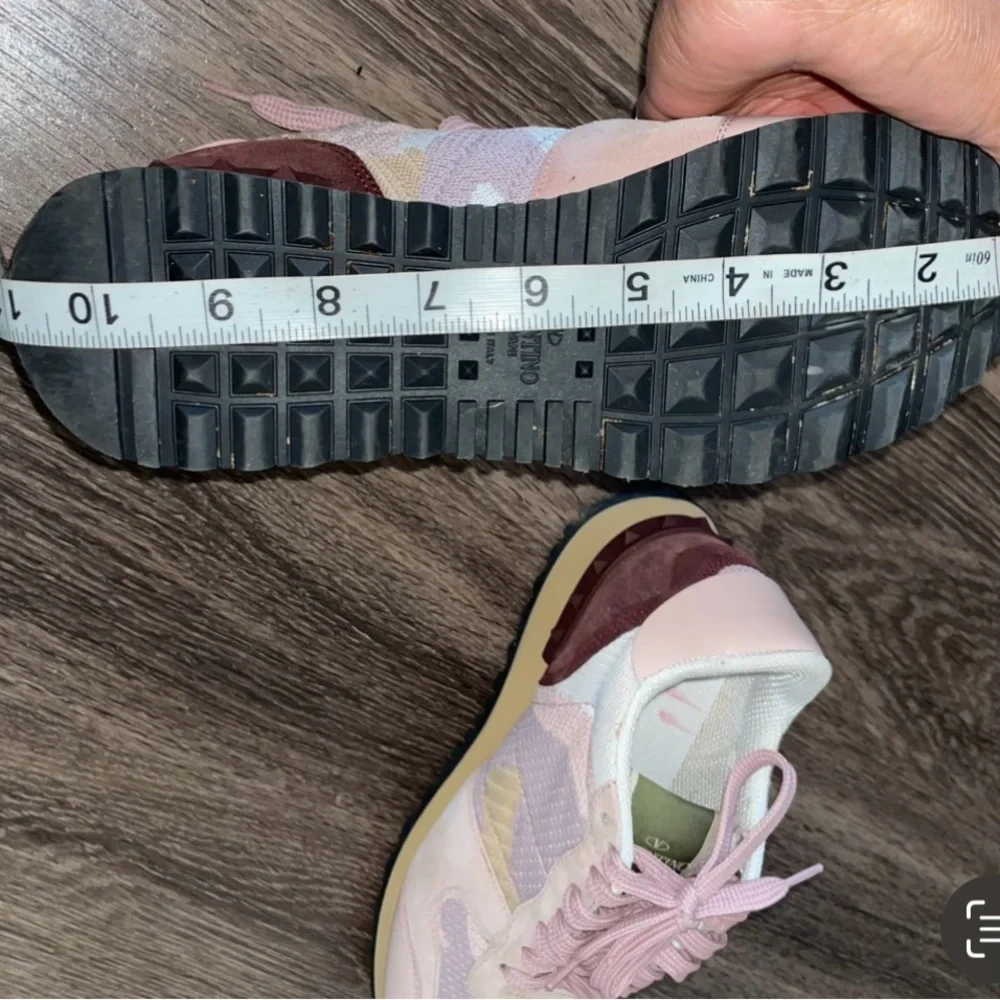 Valentino Garavani Rockrunner Camouflage/Pink Lace Up Sneaker Rockstud 37 1/2